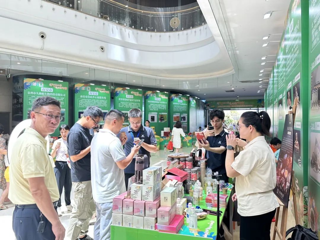 e394f42d4a05415bf25b15ee65e65273.jpg e394f42d4a05415bf25b15ee65e65273.jpg